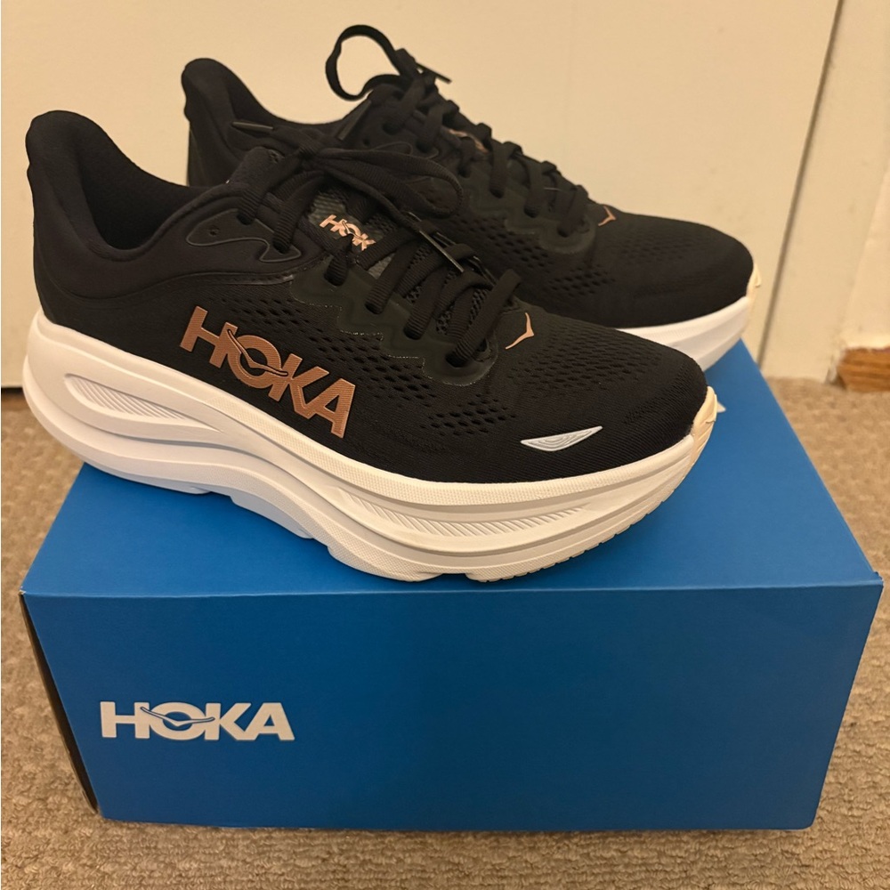 Hoka Women's Bondi 9 - black/rose gold. Brand New in Box